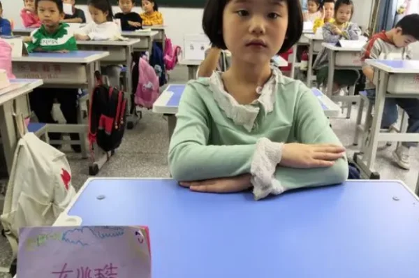 怎么做高级的姓名牌?开学姓名牌怎么做-第5张图片-百花生活百科知识分享 怎么做高级的姓名牌?开学姓名牌怎么做-第5张图片-百花生活百科知识分享