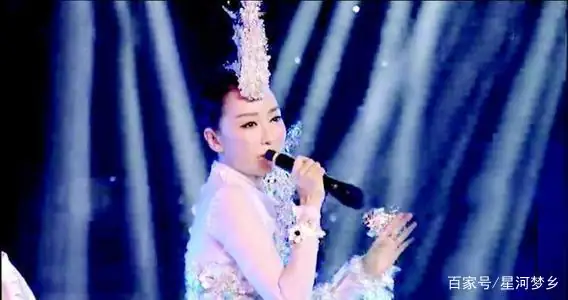萨顶顶假唱话筒拿反 萨顶顶老公是谁-第13张图片-百花生活百科知识分享 萨顶顶假唱话筒拿反 萨顶顶老公是谁-第13张图片-百花生活百科知识分享