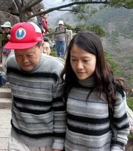 杨振宁老婆翁帆多少岁 翁帆和扬振宁结婚年龄的故事-第16张图片-百花生活百科知识分享 杨振宁老婆翁帆多少岁 翁帆和扬振宁结婚年龄的故事-第16张图片-百花生活百科知识分享