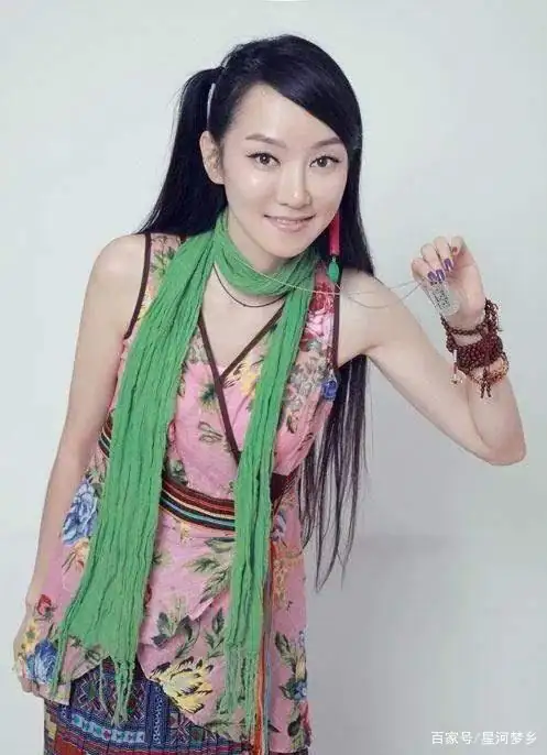 萨顶顶假唱话筒拿反 萨顶顶老公是谁-第12张图片-百花生活百科知识分享 萨顶顶假唱话筒拿反 萨顶顶老公是谁-第12张图片-百花生活百科知识分享