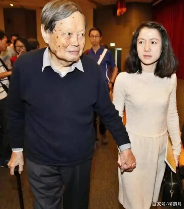 杨振宁老婆翁帆多少岁 翁帆和扬振宁结婚年龄的故事-第9张图片-百花生活百科知识分享 杨振宁老婆翁帆多少岁 翁帆和扬振宁结婚年龄的故事-第9张图片-百花生活百科知识分享