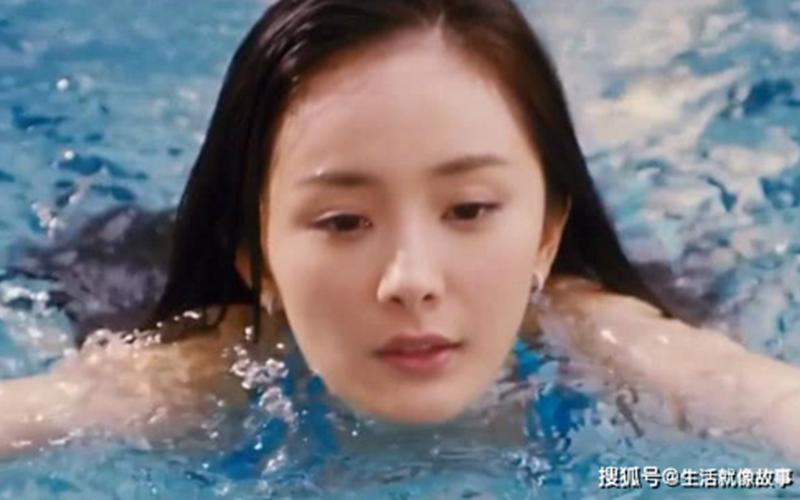 八星报喜杨幂泳装-第1张图片-百花生活百科知识分享