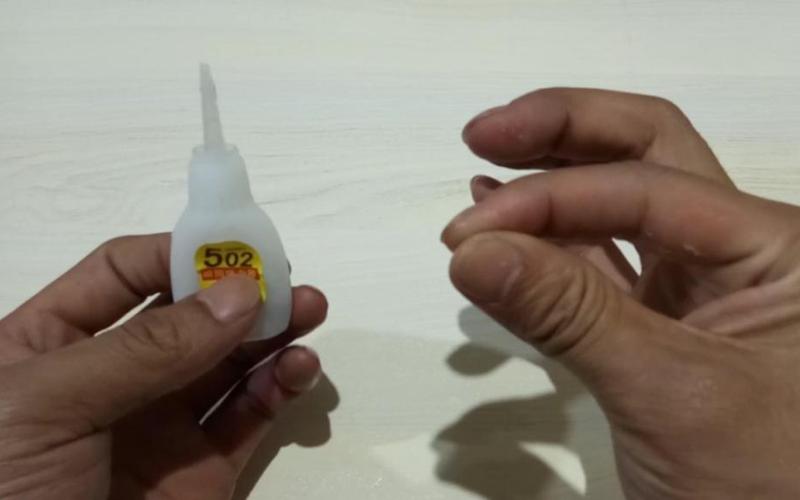 502粘手了用什么方法去除-第1张图片-百花生活百科知识分享