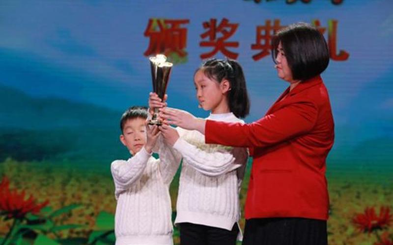2013最美孝心少年-第1张图片-百花生活百科知识分享