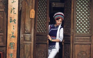 白族姑娘没穿衣服