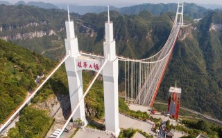 矮寨特大悬索桥上发生一件怪事
