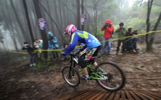 湖南一自行车赛女选手坠崖身亡,该事故原因调查进展如何？