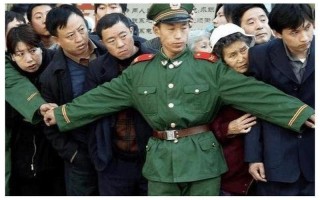 田明建国门单手换真实视频