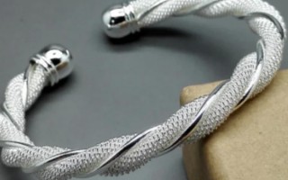 银手镯怎么清洗更亮 银手镯如何清洗更亮(银手镯不亮了怎么清洗-)