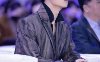 任嘉伦老婆 一家三口