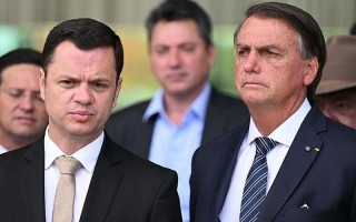 巴西官员宴席上中枪 瞬间掏枪反杀