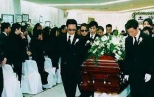 赵文卓为梅艳芳抬棺了吗(赵文卓与梅艳芳(赵文卓和梅艳芳的恩怨纠葛))