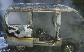 7座面包车竟塞下28名幼童