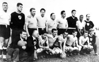 1930年乌拉圭世界杯参赛采取的是