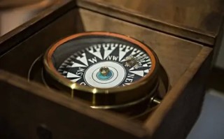 月球上可以用指南针吗？为什么？