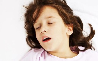 孩子张嘴睡觉用“封口贴”就行吗？医生给出的答案是什么？
