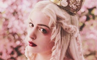 关于爱丽丝仙境恋爱记(爱丽丝仙境恋爱记 怎么送礼物？)