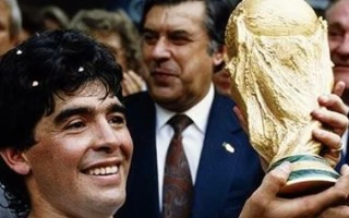 60岁马拉多纳死亡原因(马拉多纳死亡时间)