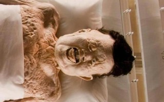 辛追刚出土时图片